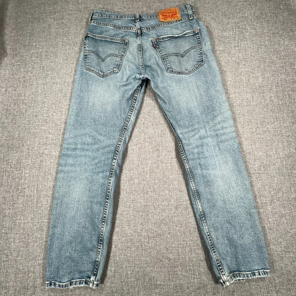 Levis measurements waist